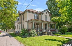 316 N MONROE Street, Pittsfield, IL 62363