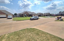4614 Daybreak Ln, Enid, OK 73703