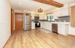901 10Th Avenue, Ackley, IA 50601