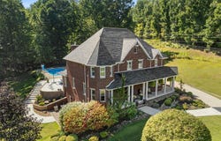 563 Juniper Ln, Gallipolis, OH 45631