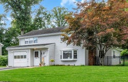 34 Salrit Ave, Waldwick Boro, NJ 07463-1713