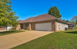 5126 S Sterling Court, Springfield, MO 65810