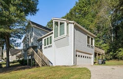 587 Farmbrook Trail NE, Kennesaw, GA 30144