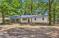 429 Oak Grove Rd, Batesville, AR 72501