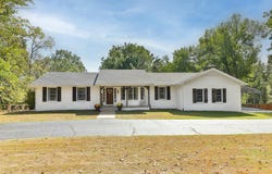1128 E 425th Road, Bolivar, MO 65613