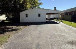 1127 E CHESTNUT Street, Canton, IL 61520