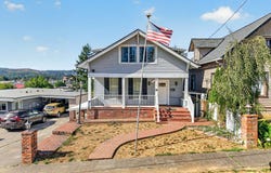 246 E MAIN St, Coquille, OR 97423