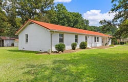 304 Maple St, Tuscumbia, AL 35674