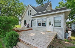 106 3rd Avenue E, Coggon, IA 52218