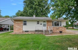 660 S MEMORIAL Street, Pittsfield, IL 62363
