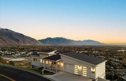 1800 E SPRING OAKS Dr, Springville, UT 84663