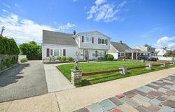 Levittown, NY 11756