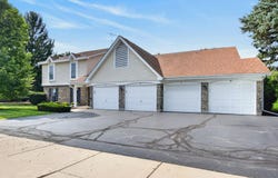 205 N Creekside Trail, McHenry, IL 60050