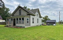 211 Indian Ave, Hastings, IA 51540