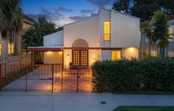34 FONTAINEBLEAU Drive, New Orleans, LA 70125