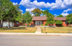 1106 W MAIN ST, Kerrville, TX 78028