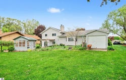 937 Riverview Drive, Alma, MI 48801