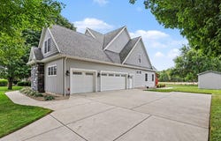 1192 Forest Brook Drive, St. Joseph, MI 49085