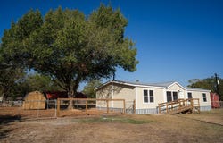 404 S Mill St, Flatonia, TX 78941
