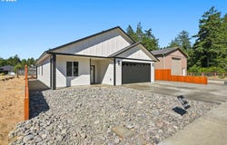 768 DIVISION Ave, CoosBay, OR 97420