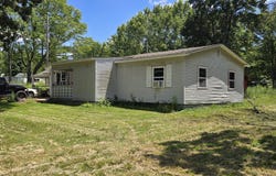 22 Thomasville Road, Buffalo, MO 65622