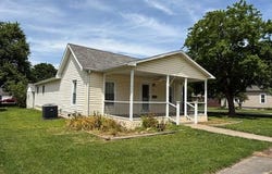 625 Young Street, Nokomis, IL 62075