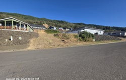 411 CLARK St, MyrtleCreek, OR 97457