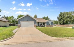 115 E Seminole Street, Strafford, MO 65757