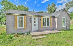 221 E 2nd, Halstead, KS 67056