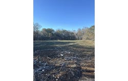 311 Park Rd, Bandera, TX 78003