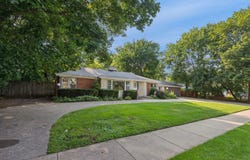 412 Dundee Avenue, Barrington, IL 60010
