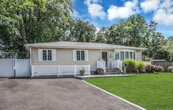 58 Crescent Place, Smithtown, NY 11787