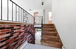 18 Valley Lane E, Valley Stream, NY 11581