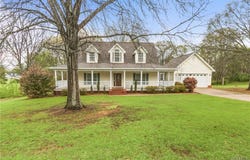 241 Paige Boulevard, Moundville, AL 35474