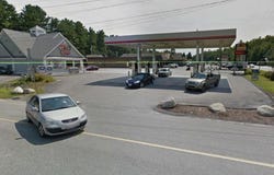 1237 Roosevelt Trail, Raymond, ME 04071