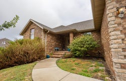 1095 E Daisy Falls Drive, Nixa, MO 65714