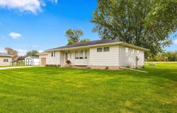 201 Rainbow Drive, Fairbank, IA 50629