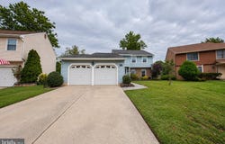 23 IRIS Court, MOUNT LAUREL, NJ 08054