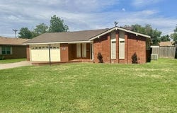 1808 Floydada St, Plainview, TX 79072