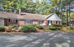 208 Tanglewood Dr, Longmeadow, MA 01106