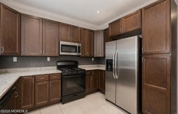21 Gladstone Avenue, Newark, NJ 07106