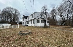 17 Comstock Avenue, Waterford, CT 06382