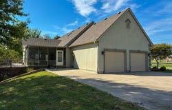 1715 W 7th St, Chanute, KS 66720