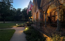 710 W 11th St, Taylor, TX 76574