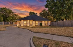 301 Morrison Court, Euless, TX 76039