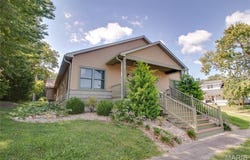 327 W Adams Street, Pittsfield, IL 62363