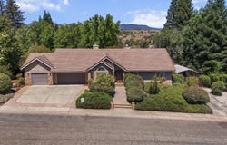 568 River Oaks Drive, Redding, CA 96001