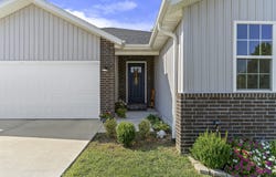 1502 W Parkview Street, Ozark, MO 65721