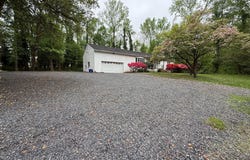 2392 E AVENUE, LEVITTOWN, PA 19056