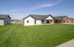 1218 9th Street, Hull, IA 51239